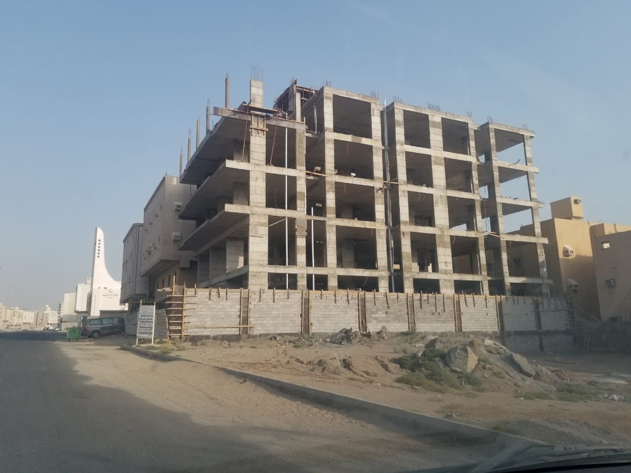 مقاول بناء